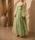 Éteréa Sage – Besticktes Maxikleid in Sage Green | Bealune
