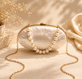 Élyra Clutch – Elegante Abendtasche mit Perlengriff